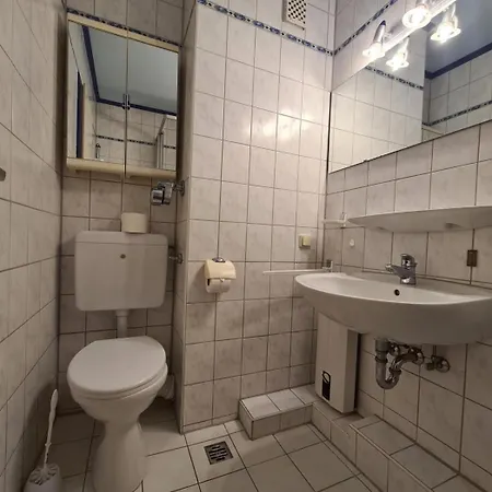 Strandhotel 2 * דאהמה